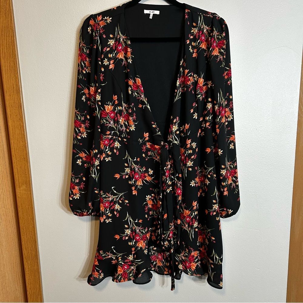 Miami Black/Red/Orange Floral Shrug Medium Front Tie Medium super cute!